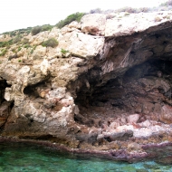 Vista panoramica di Cueva de los Aviones. Foto di João Zilhão